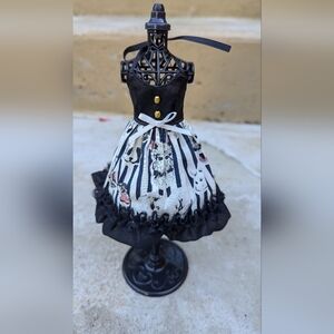 Striped dress cat face prints black lace trim. Backless, ties with a ribbon